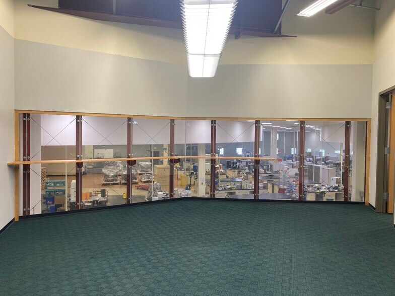 More Photos Of 7050 Burleson Rd, Austin Light Distribution For Sale