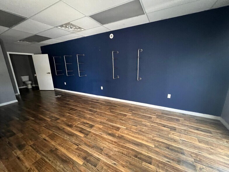 More Photos Of 510 20th St, Huntington Freestanding For Lease