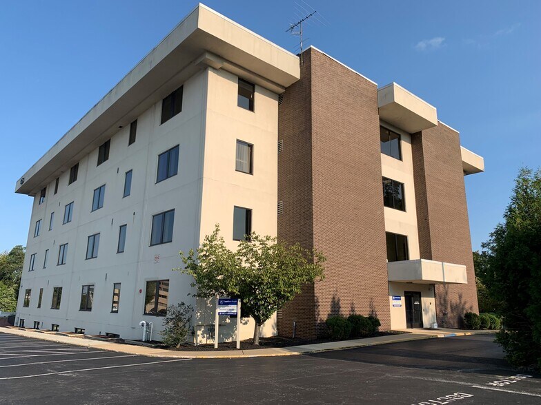 More Photos Of 425 N 21st St, Camp Hill Medical For Lease