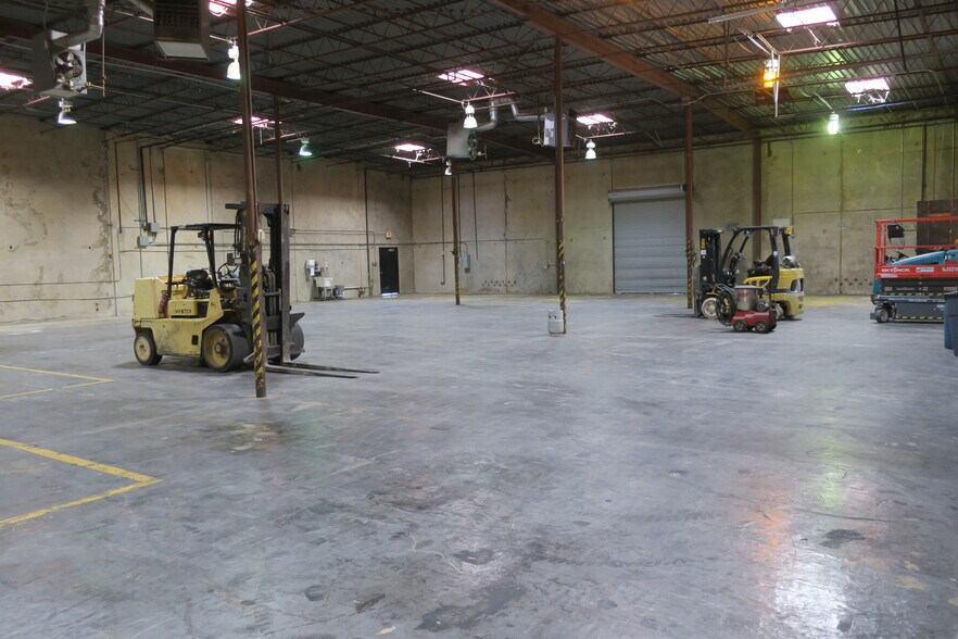 More Photos Of 3600 S Council Rd, Oklahoma City Manufacturing For Lease