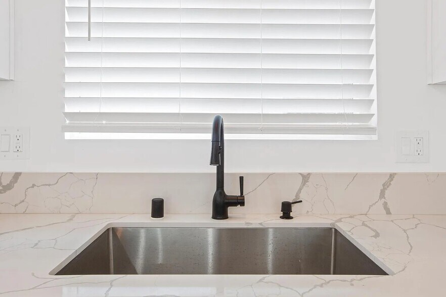 More Photos Of 1736-1740 N Sierra Bonita Ave, Pasadena Office Residential For Sale