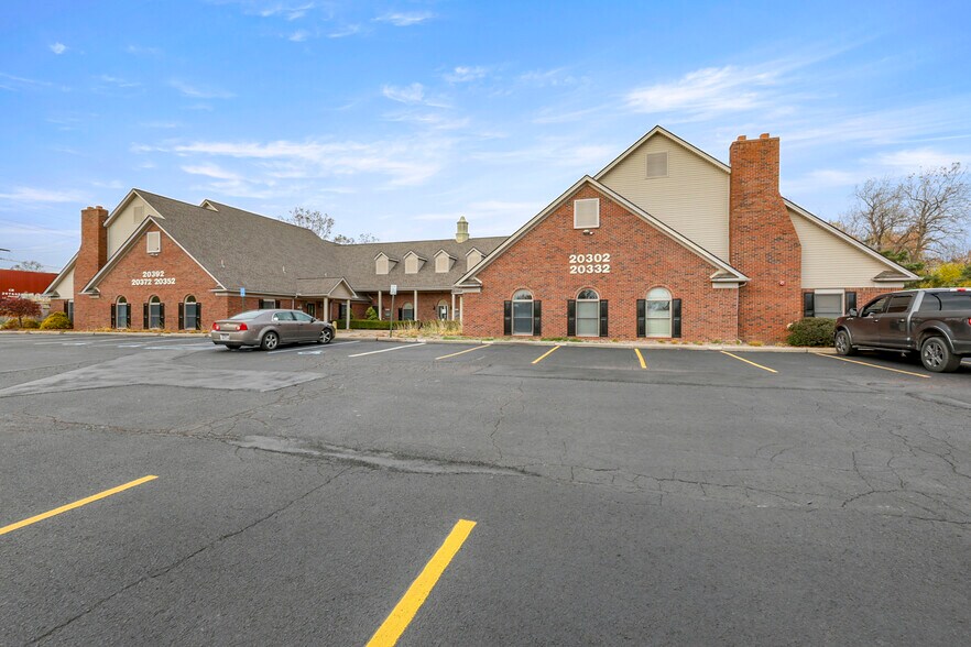 More Photos Of 20302-20392 Eureka Rd, Taylor Office For Lease