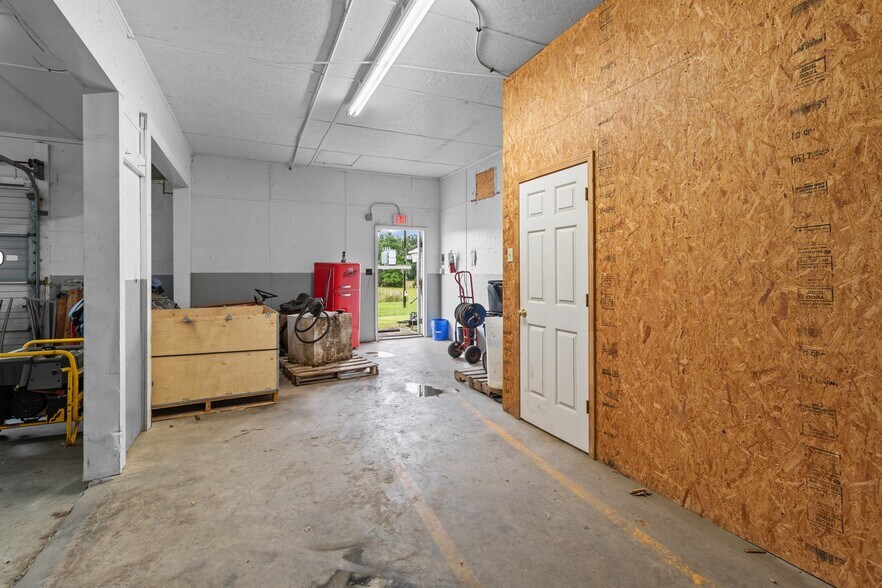 More Photos Of 704 N Central Ave, Locust Warehouse For Lease