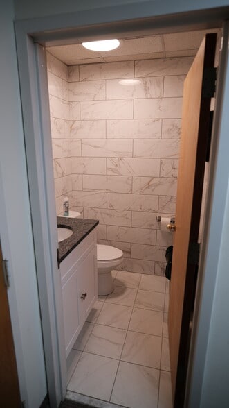 More Photos Of 130 Lenox Ave, Stamford Warehouse For Sale