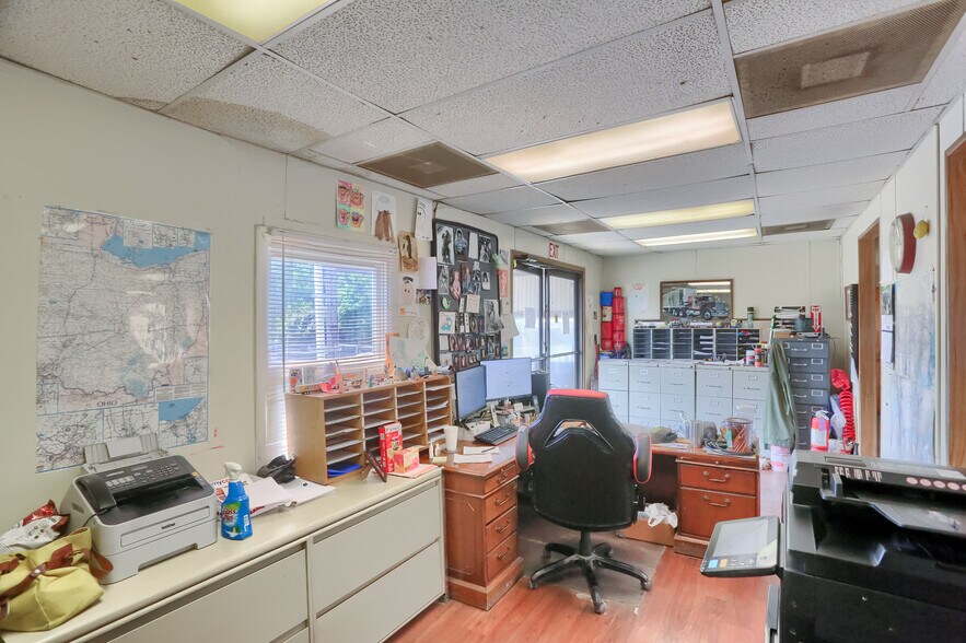 More Photos Of 98 Sproul St, McKees Rocks Truck Terminal For Sale