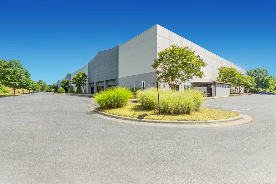 More Photos Of 490 Gallimore Dairy Rd, Greensboro Unknown For Lease