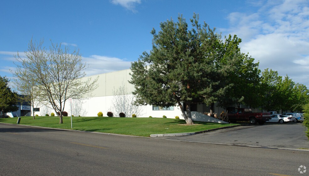 More Photos Of 361-443 Steelhead Way, Boise Warehouse For Lease