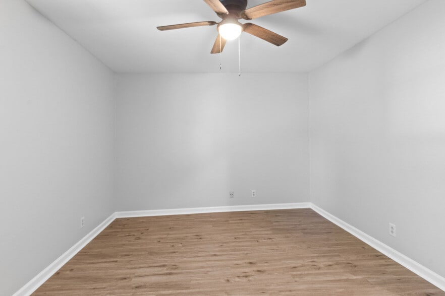 More Photos Of 155 Jack Miller Blvd, Clarksville Apartments For Sale