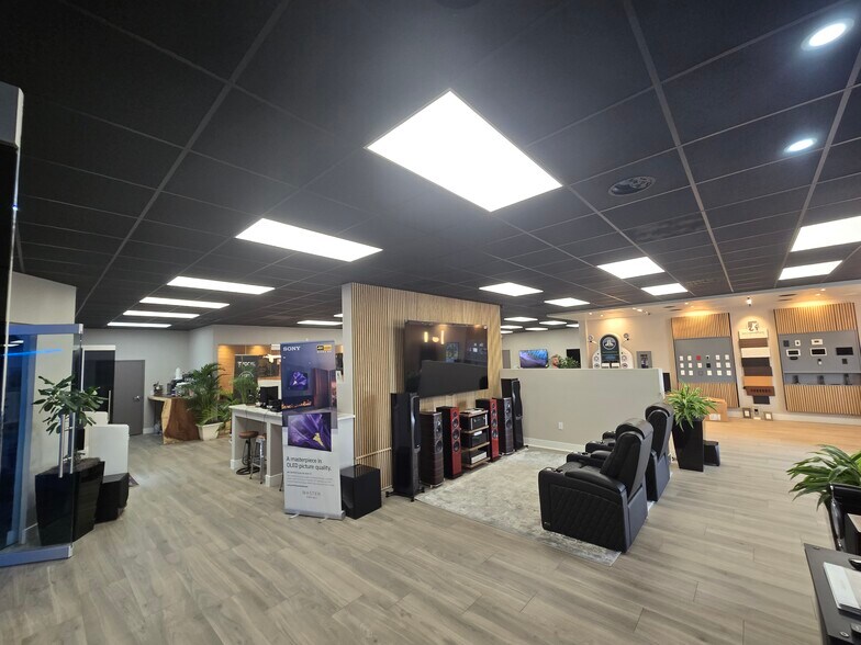 More Photos Of 7212 N Dale Mabry Hwy, Tampa Freestanding For Sale