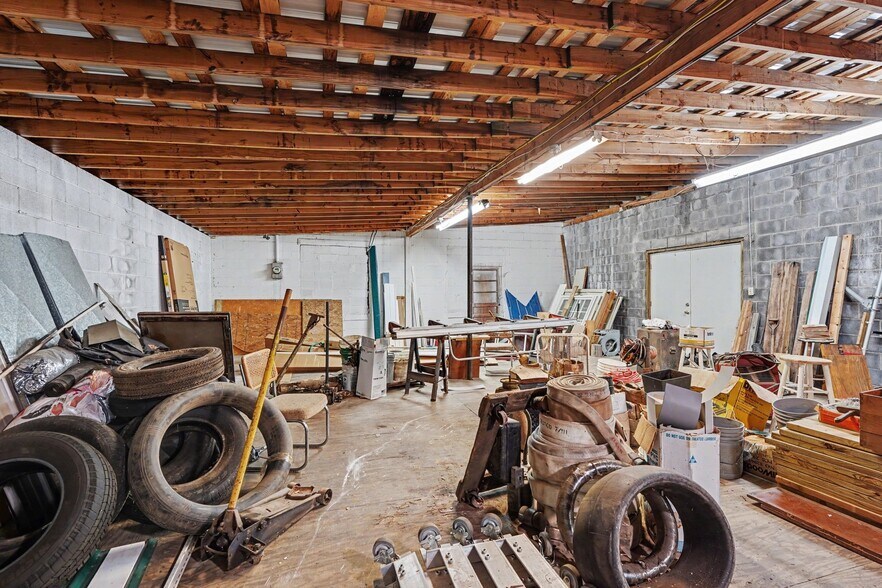 More Photos Of 427 W Gene Hairston St, Madison Auto Repair For Sale