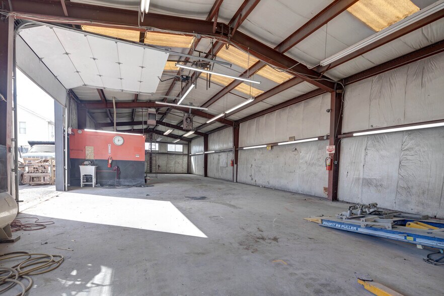 More Photos Of 12 Jansen Ave, Woodbridge Warehouse For Sale