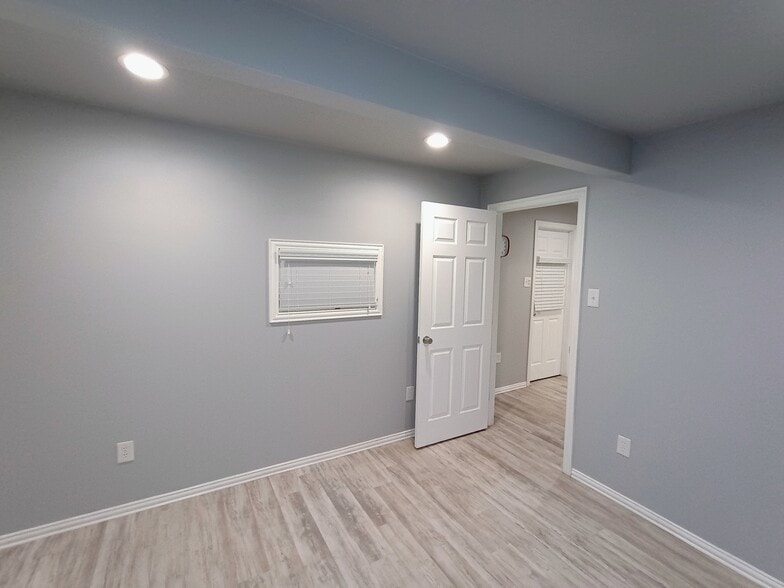 More Photos Of 312 S Hampton Rd, Crowley Service For Sale