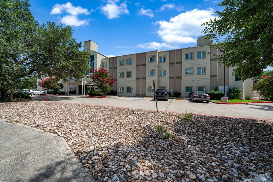 More Photos Of 126 Kenley Pl, San Antonio Hotel For Sale