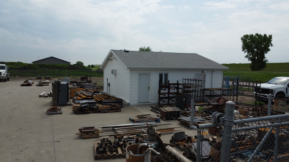 More Photos Of 1109 10th St NE, East Grand Forks Warehouse For Sale