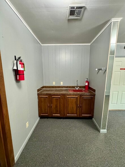 More Photos Of 1413 N Muskogee Pl, Claremore Office For Sale