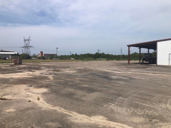 More Photos Of 3016 N Twin City Hwy, Nederland Warehouse For Sale