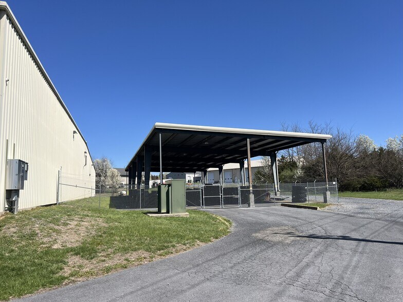 More Photos Of 880 Acorn Dr, Harrisonburg Distribution For Lease
