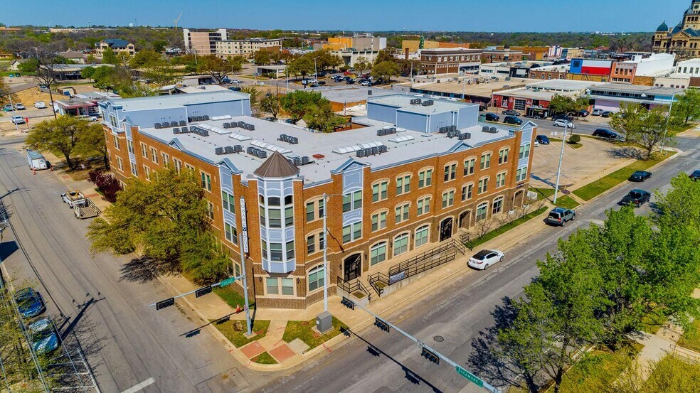 More Photos Of 411 W Commerce St, Dallas Apartments For Lease