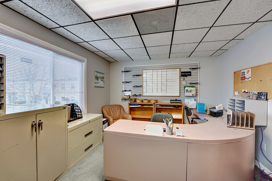 More Photos Of 24 Stickney Ter, Hampton Loft Creative Space For Sale