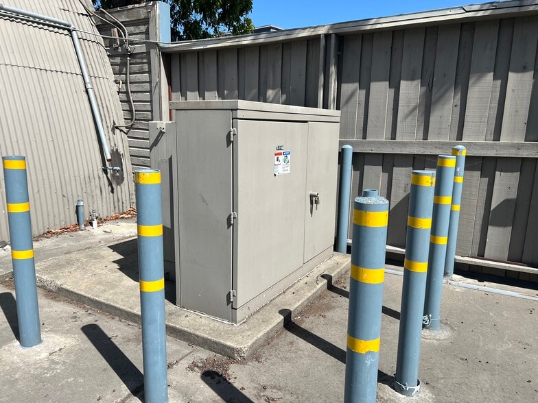 More Photos Of 4800 Bissell Ave, Richmond Manufacturing For Sale
