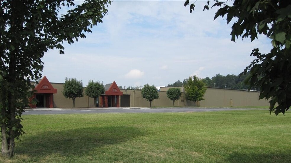 Primary Photo Of 3008 Industrial Pky W, Knoxville Industrial For Lease