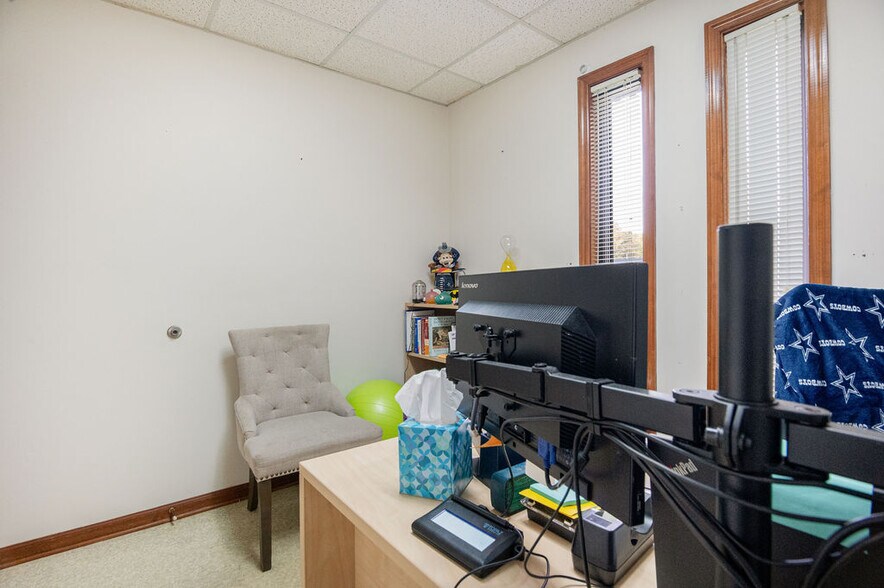 More Photos Of 231 Memorial Dr, Jacksonville Medical For Sale