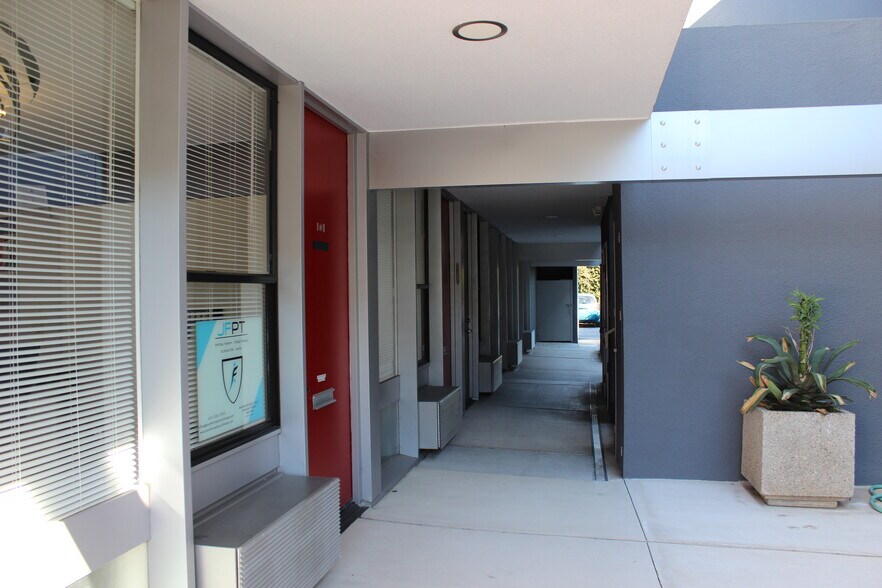 More Photos Of 2300 Westwood Blvd, Los Angeles Office For Lease