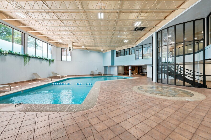 More Photos Of 5441 N East River Rd, Chicago Apartments For Lease
