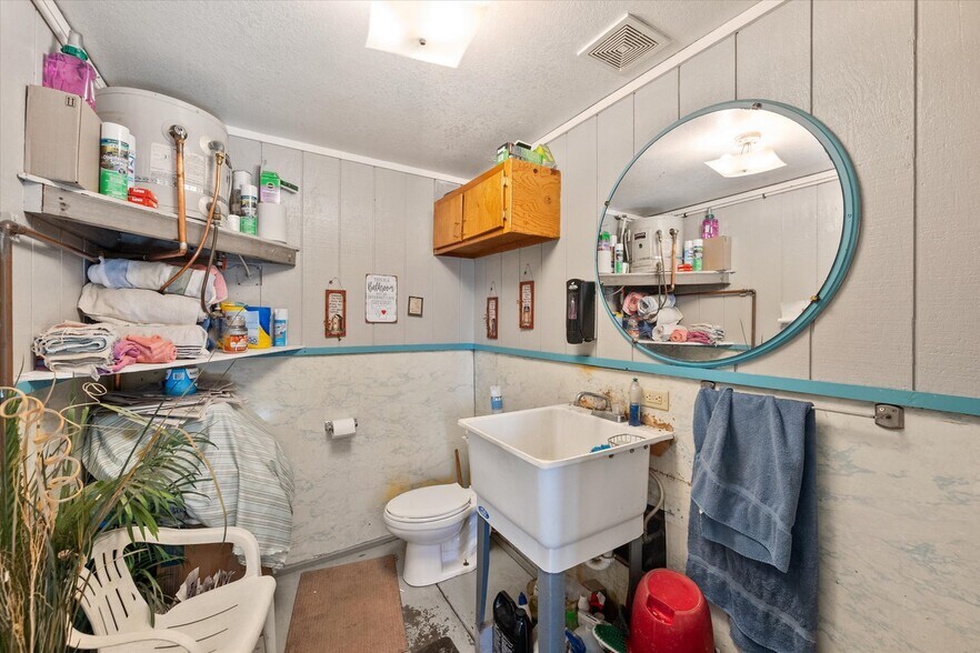 More Photos Of 5 Demick Ln, Salmon Auto Repair For Sale