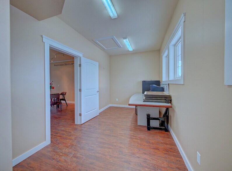More Photos Of 5015 50 St, Chipman General Retail For Sale