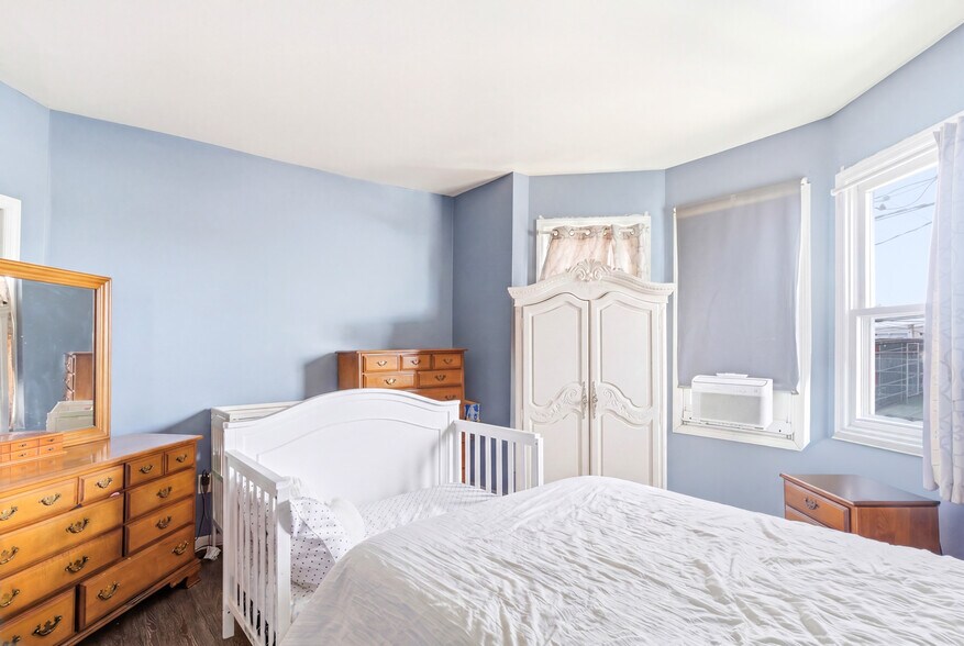 More Photos Of 237 Astor St, Newark Apartments For Sale
