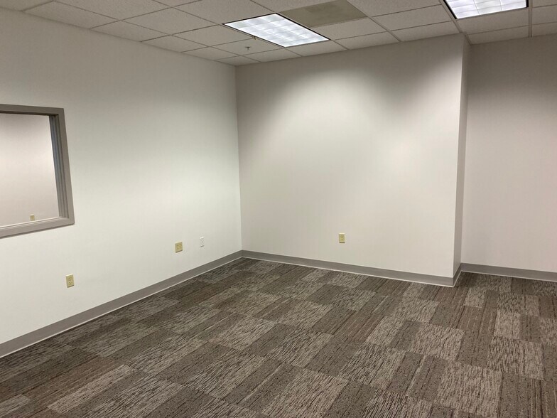 More Photos Of 400 Essjay Rd, Williamsville Office For Lease