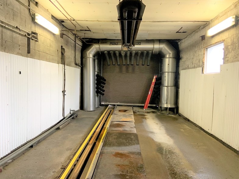 More Photos Of 307 Main St, Westbrook Carwash For Sale