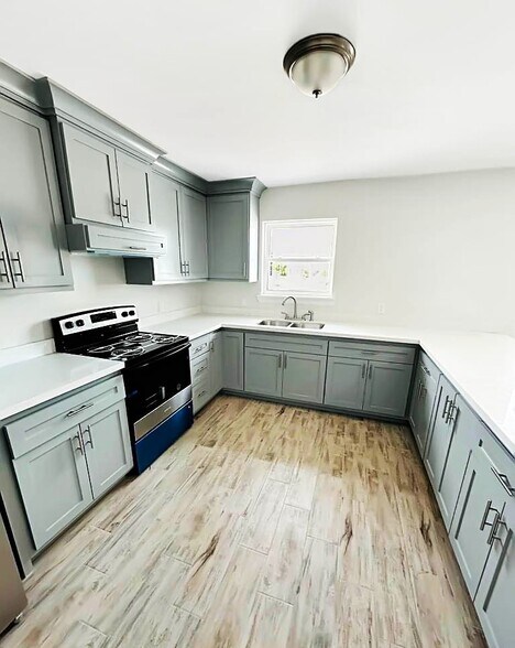 More Photos Of 925 N Iowa Ave, Brownsville Multifamily For Sale