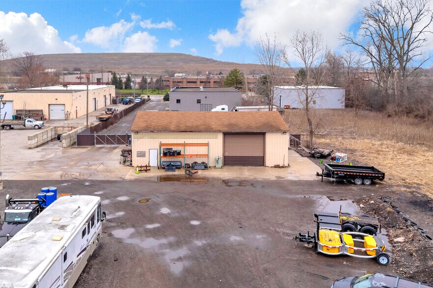 More Photos Of 16550 Racho Rd, Taylor Warehouse For Sale
