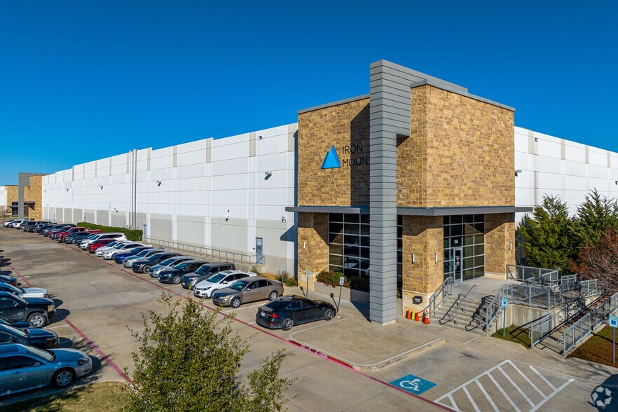 Primary Photo Of 12121 N Stemmons Fwy, Dallas Distribution For Lease