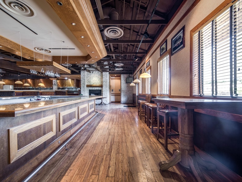 More Photos Of 341 Rockwood Rd, Arden Restaurant For Lease