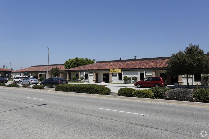 More Photos Of 203-227 E Badillo St, Covina Office For Lease