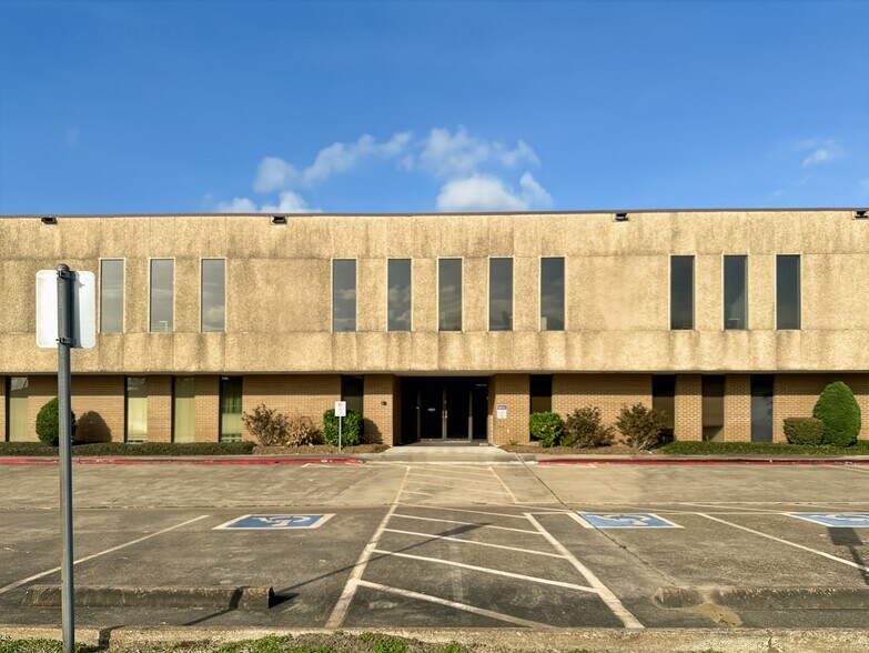 More Photos Of 606 Rollingbrook Dr, Baytown Coworking Space