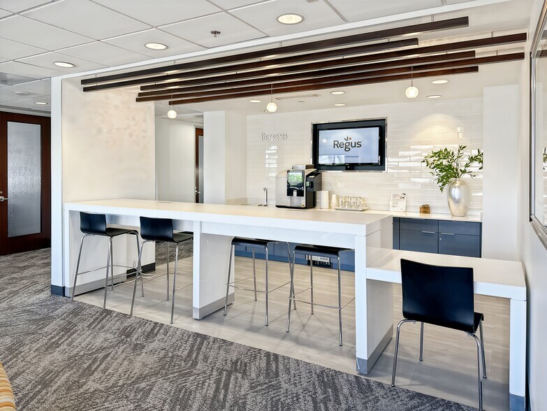 More Photos Of 6991 E Camelback Rd, Scottsdale Coworking Space