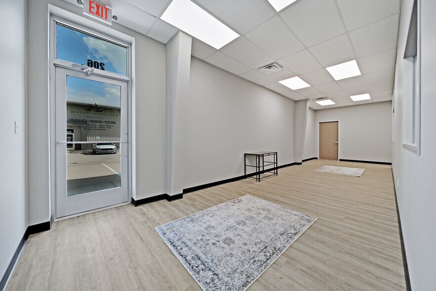 More Photos Of 12155 Cutten Rd, Houston Warehouse For Lease