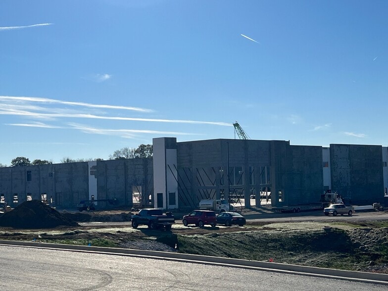 More Photos Of 825 Beechcroft Rd, Spring Hill Unknown For Lease