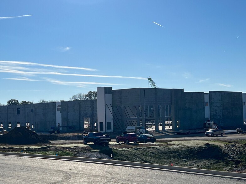 More Photos Of 825 Beechcroft Rd, Spring Hill Distribution For Lease