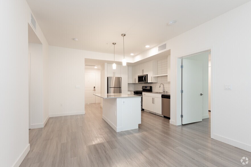 More Photos Of 11311 Chandler Blvd, North Hollywood Apartments For Lease