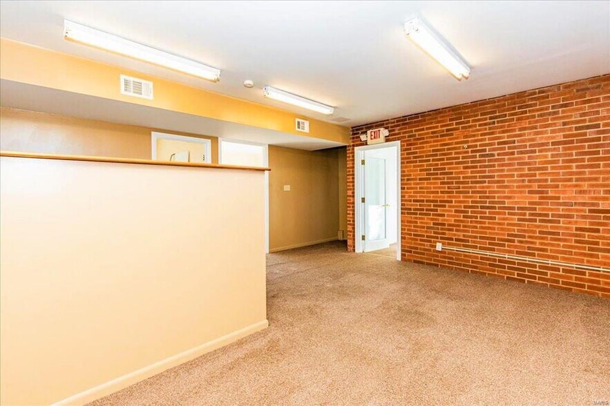 More Photos Of 9979 Watson Rd, Saint Louis Storefront Retail Office For Sale