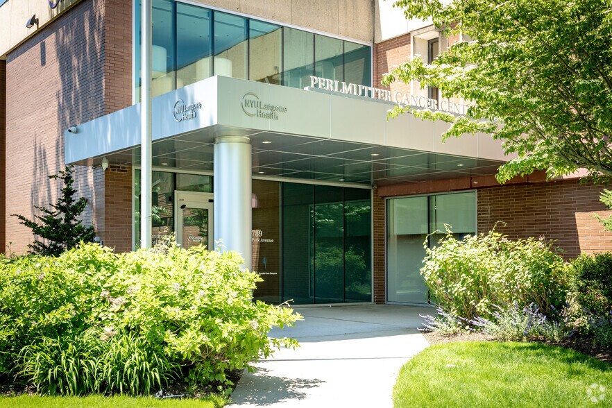 More Photos Of 789 Park Ave, Huntington Office For Lease