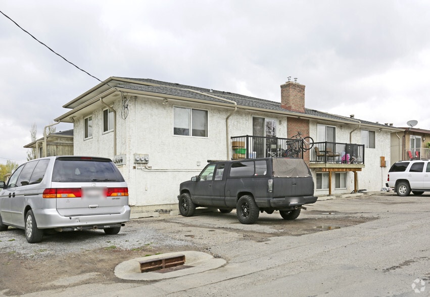 More Photos Of 8 Huntley Close NE, Calgary Apartments For Sale