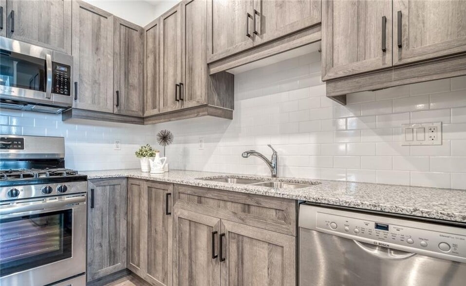 More Photos Of 52 Barton St E, Hamilton Storefront Retail Residential For Sale