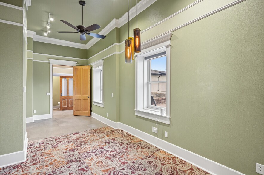 More Photos Of 101 S Big Horn Ave, Moorcroft Flex For Sale