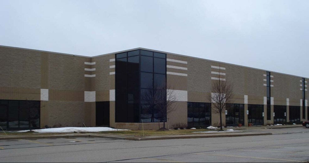More Photos Of W165 N5731 Ridgewood Dr, Menomonee Falls Warehouse For Lease